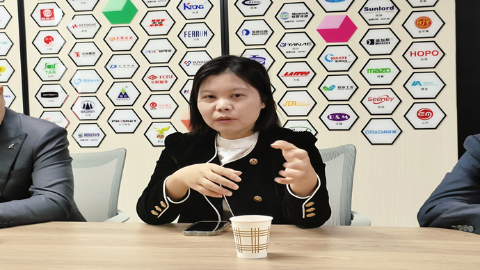 黄彩霞_副本.jpg